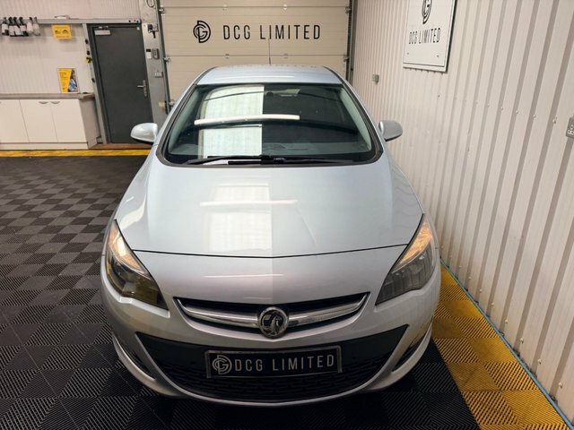 Vauxhall Astra Design Hatchback YT65LKO Silver #3