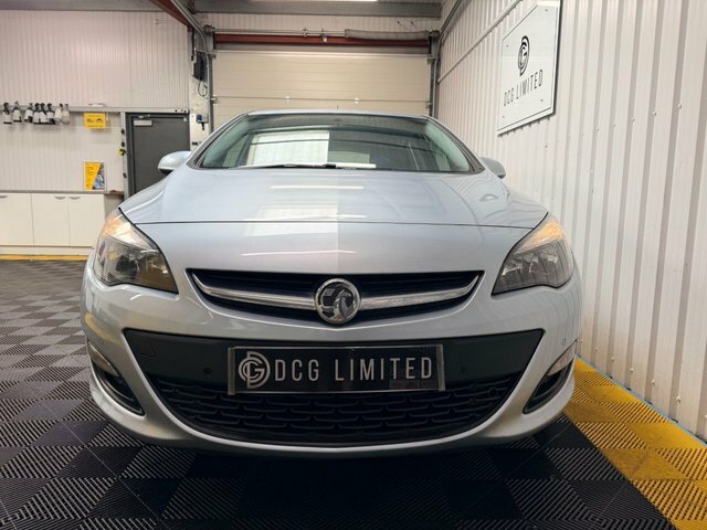 Vauxhall Astra Design Hatchback YT65LKO Silver #2