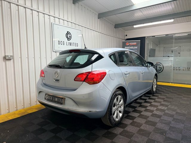 Vauxhall Astra Design Hatchback YT65LKO Silver #6