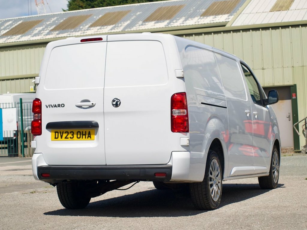 Vauxhall Vivaro 1.5L Pro 6Dr White #4