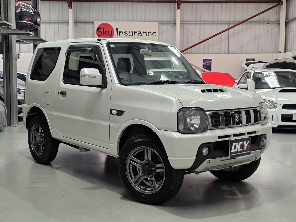 Suzuki Jimny Suv 660Cc Adventure Turbo 4X4 - Jdm 201515 White