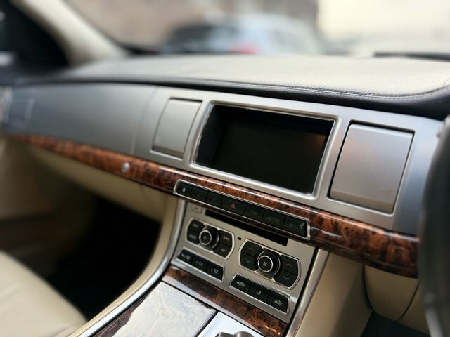 Jaguar XF   #57
