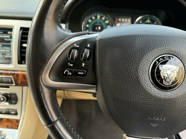 Jaguar XF   #32