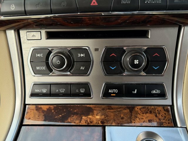 Jaguar XF   #44