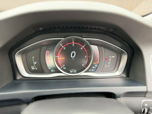 Volvo S60 D3 136 R Design Red #36