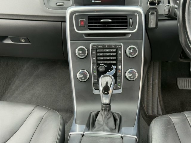 Volvo S60 D3 136 R Design Red #28