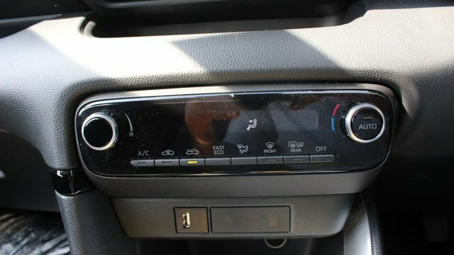 Toyota Yaris Vvt-h Icon Hatchback White #6