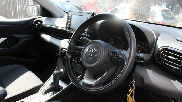 Toyota Yaris Vvt-h Icon Hatchback White #2