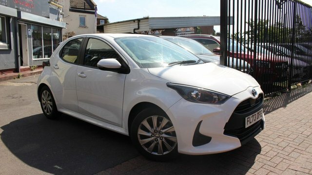 Toyota Yaris Vvt-h Icon Hatchback White #4