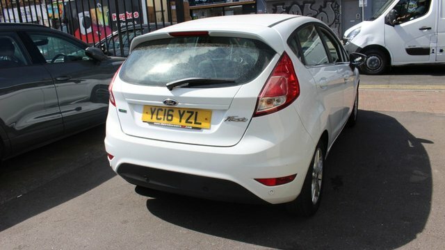 Ford Fiesta Ecoboost Zetec Hatchback White #4