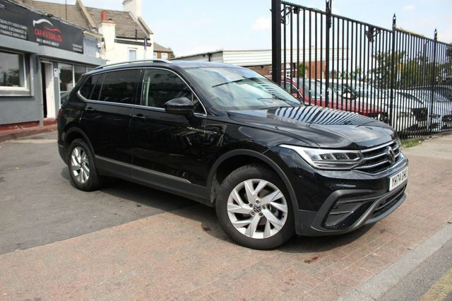 Volkswagen Tiguan Allspace Tsi Life Suv Black #4