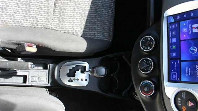 Toyota Yaris Hatchback White #7