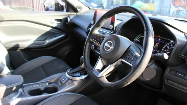 Nissan Juke N-connecta Suv White #3