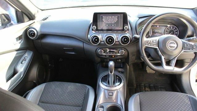 Nissan Juke N-connecta Suv White #2