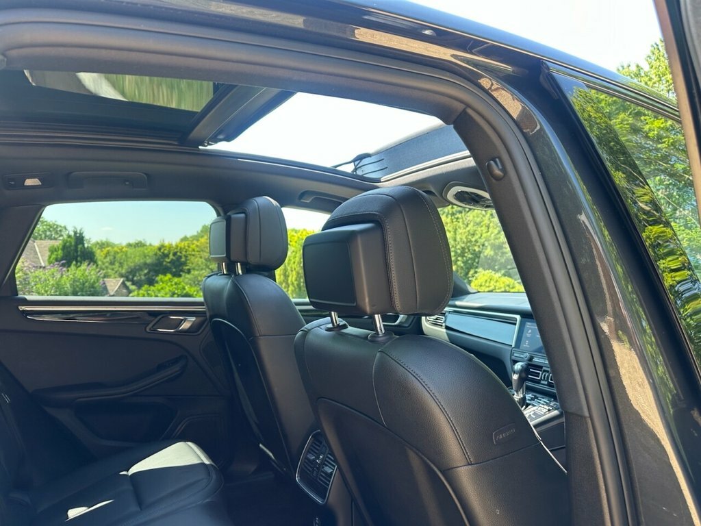 Porsche Macan Pdk Red #18