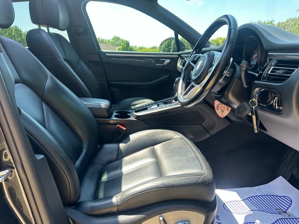 Porsche Macan Pdk Red #16