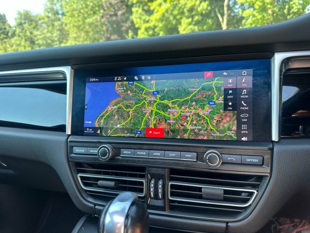 Porsche Macan Pdk Red #24