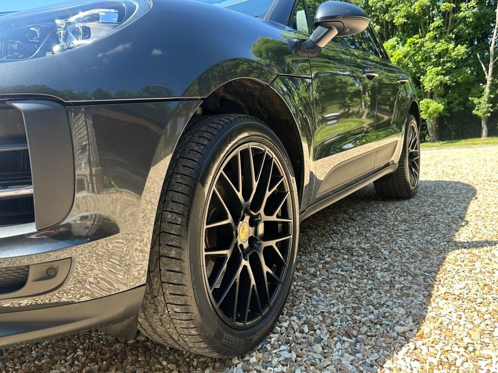 Porsche Macan Pdk Red #28