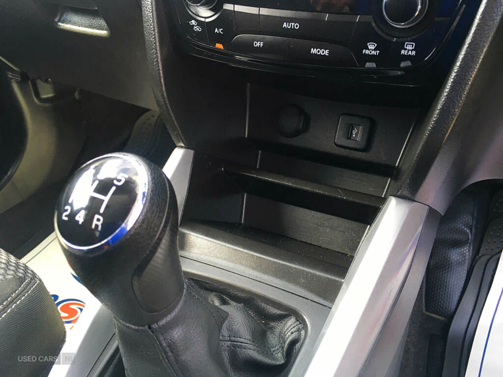 Suzuki Vitara Suv White #17