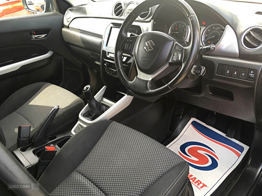 Suzuki Vitara Suv White #15