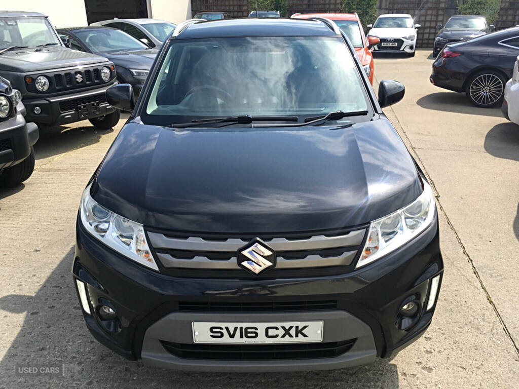 Suzuki Vitara Suv White #11