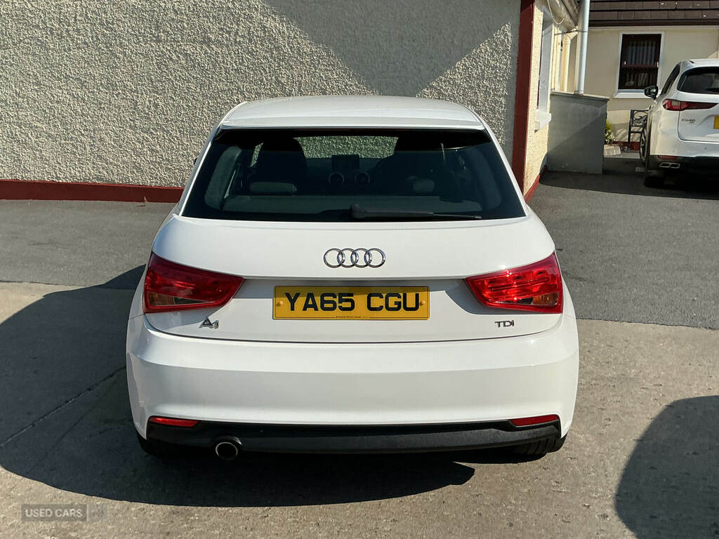 Audi A1 1.6 Tdi Sport YA65CGU White #4