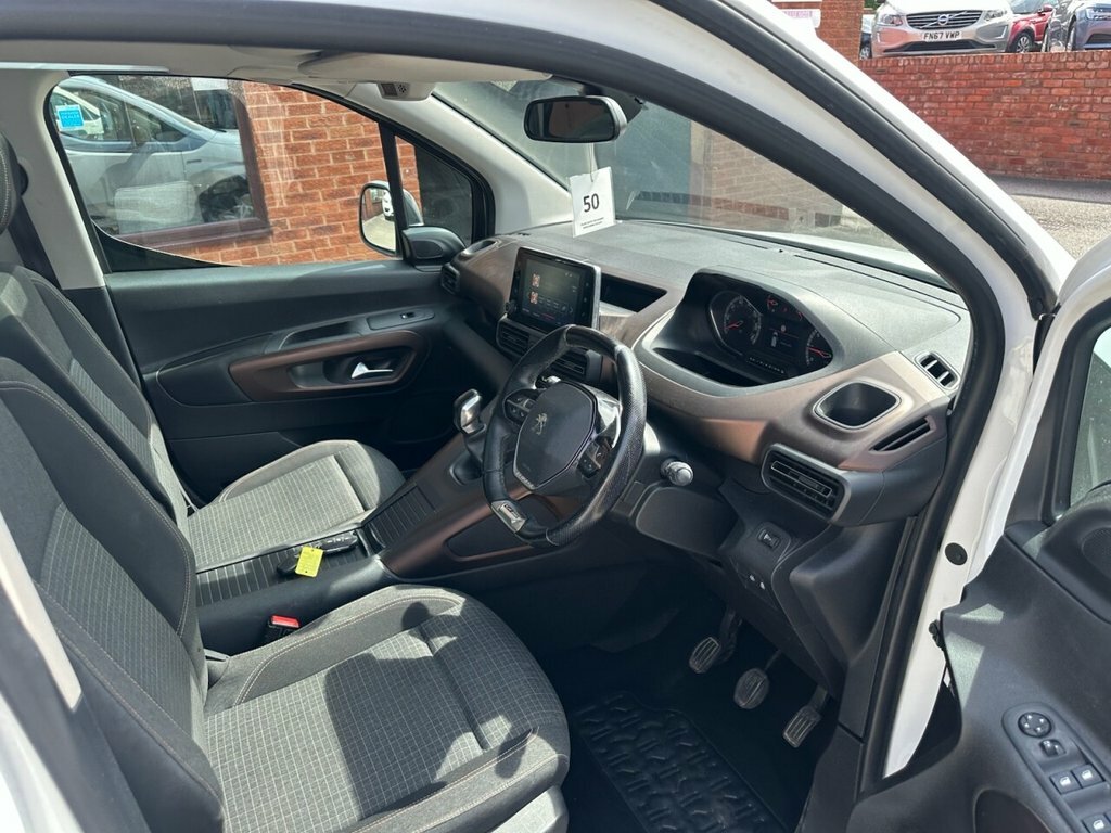 Peugeot Rifter 1.5L Gt Line White #4