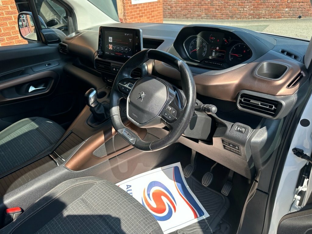 Peugeot Rifter 1.5L Gt Line White #4