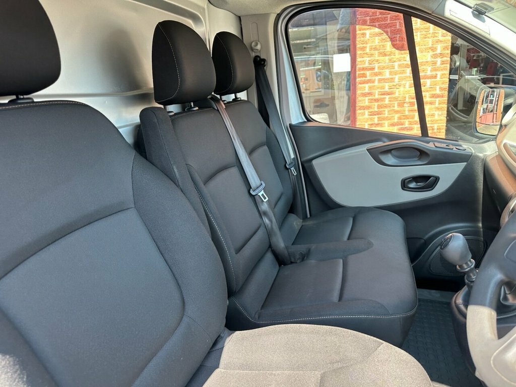 Renault Trafic 1.6 Dci 27 Business Swb Standard Roof Euro 5 White #18