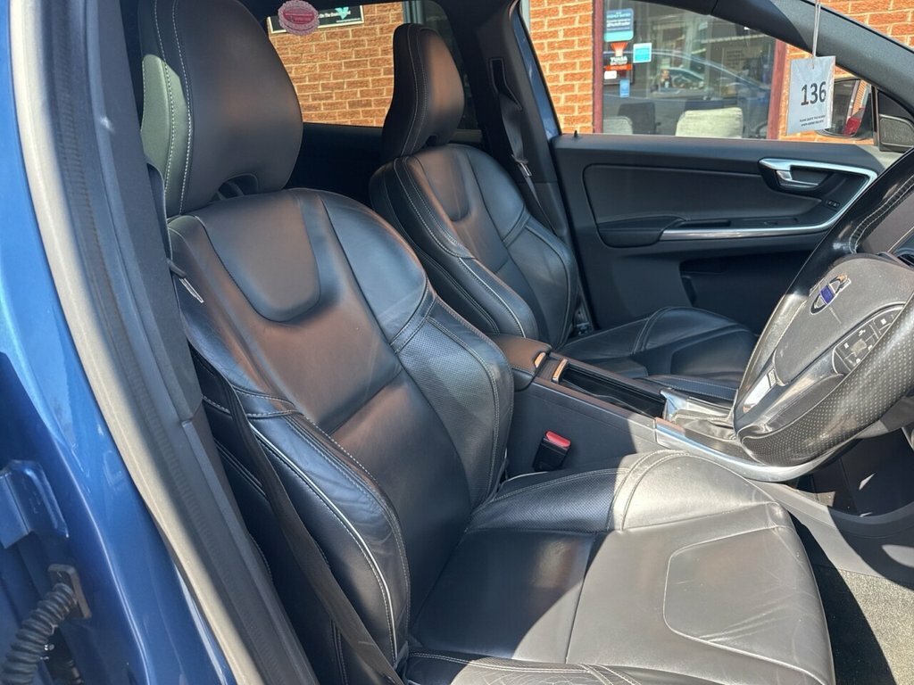 Volvo XC60 2.4L R-design Lux Nav Blue #6