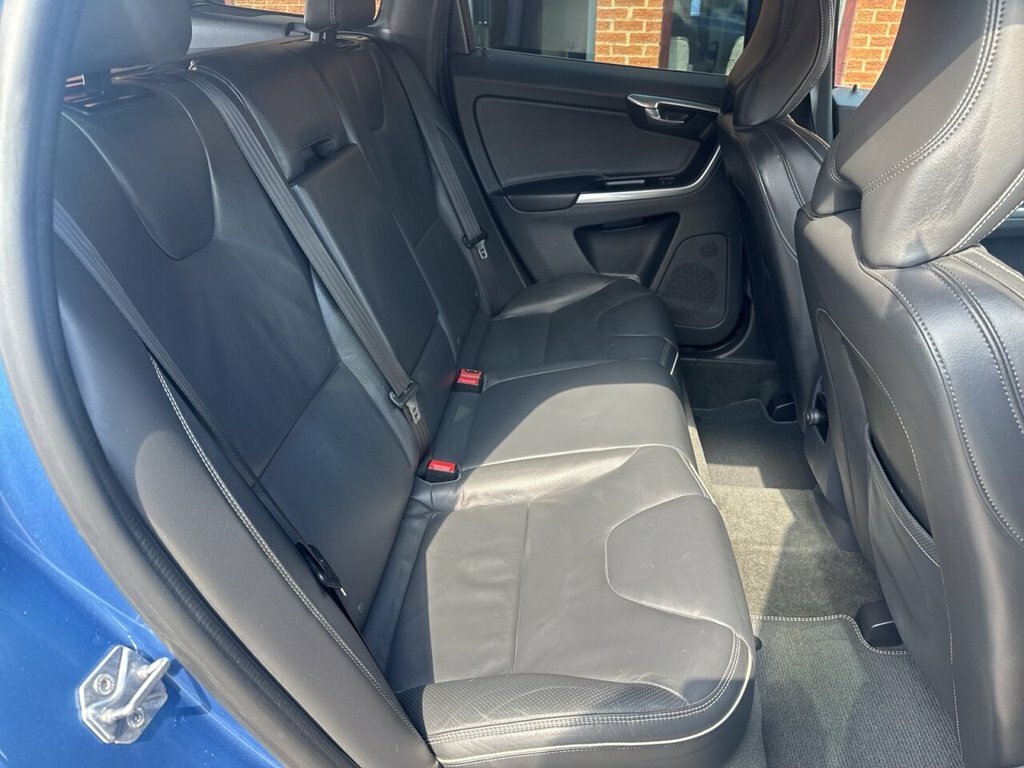 Volvo XC60 2.4L R-design Lux Nav Blue #6