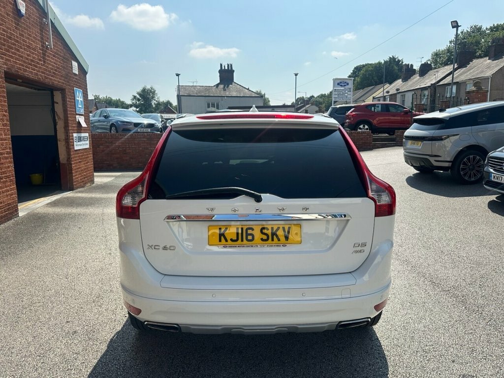 Volvo XC60 2.4L Se Lux Nav White #4