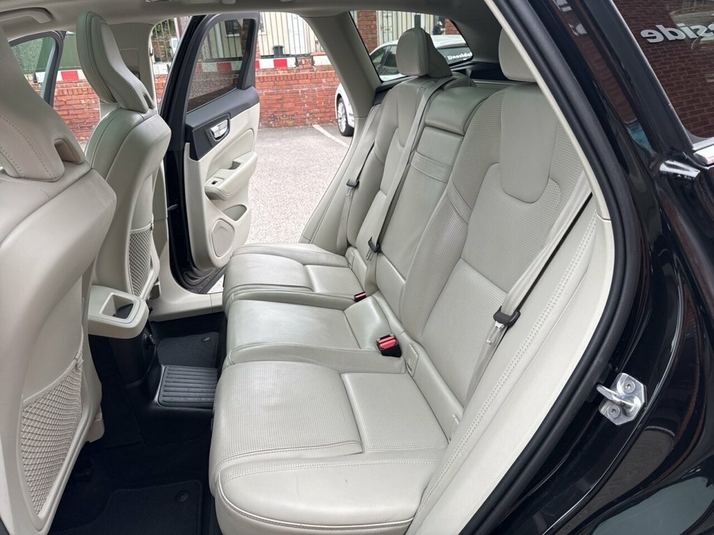 Volvo XC60 2L Inscription Pro YR70XCY Black #6