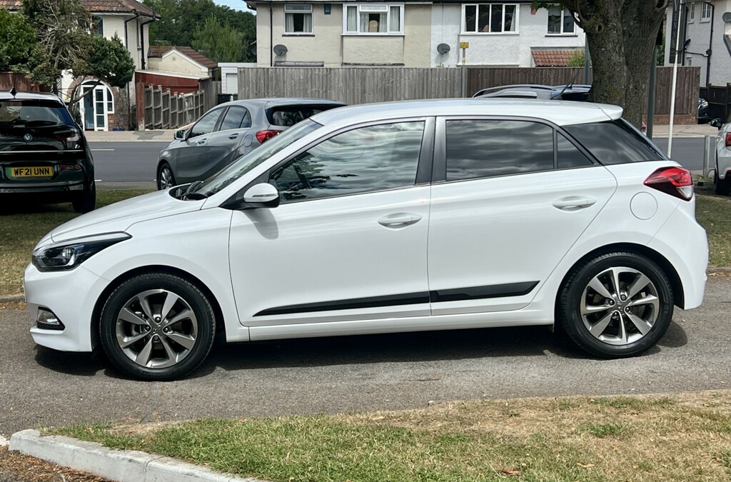 Hyundai I20 Hatchback I20 1.4 Premium 201665 White #4