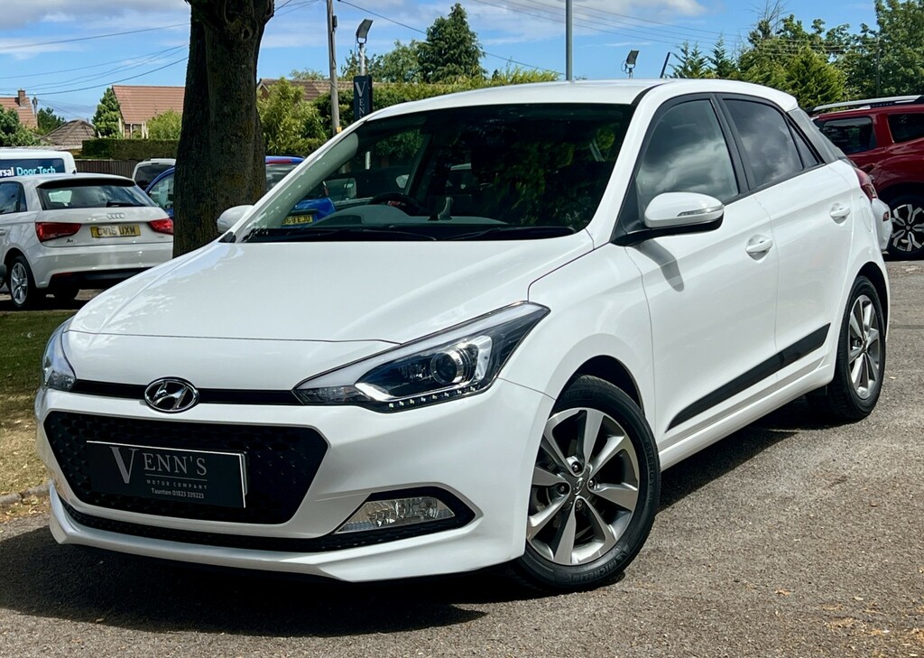 Hyundai I20 Hatchback I20 1.4 Premium 201665 White #3