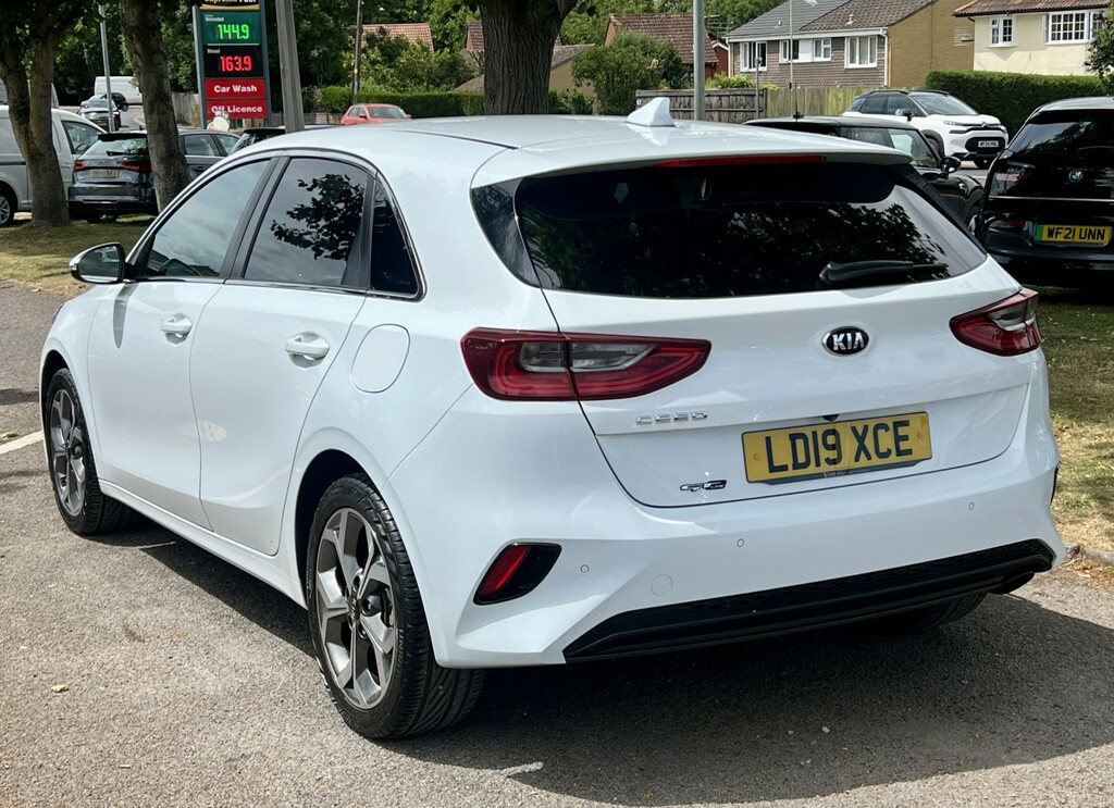 Kia Ceed Hatchback 1.6 Crdi 3 201919 LD19XCE White #5