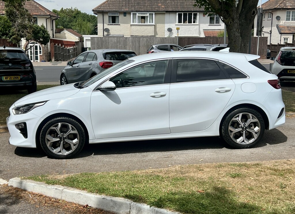 Kia Ceed Hatchback 1.6 Crdi 3 201919 LD19XCE White #4