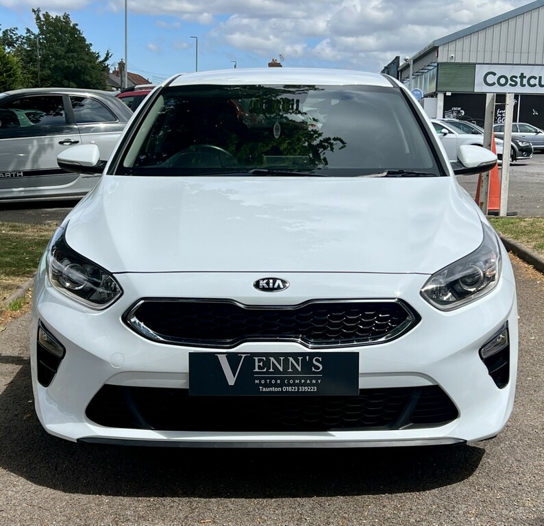 Kia Ceed Hatchback 1.6 Crdi 3 201919 LD19XCE White #2