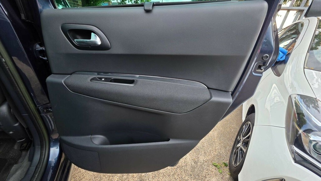 Peugeot 3008 1.6 Hdi 115 Active II Black #31