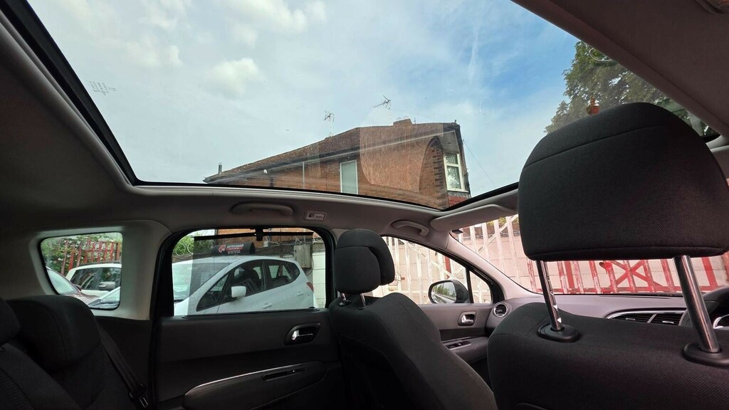 Peugeot 3008 1.6 Hdi 115 Active II Black #27