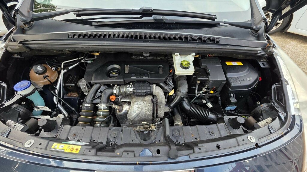 Peugeot 3008 1.6 Hdi 115 Active II Black #35