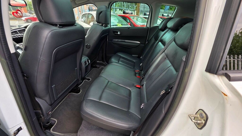 Peugeot 3008 Hatchback Black #28