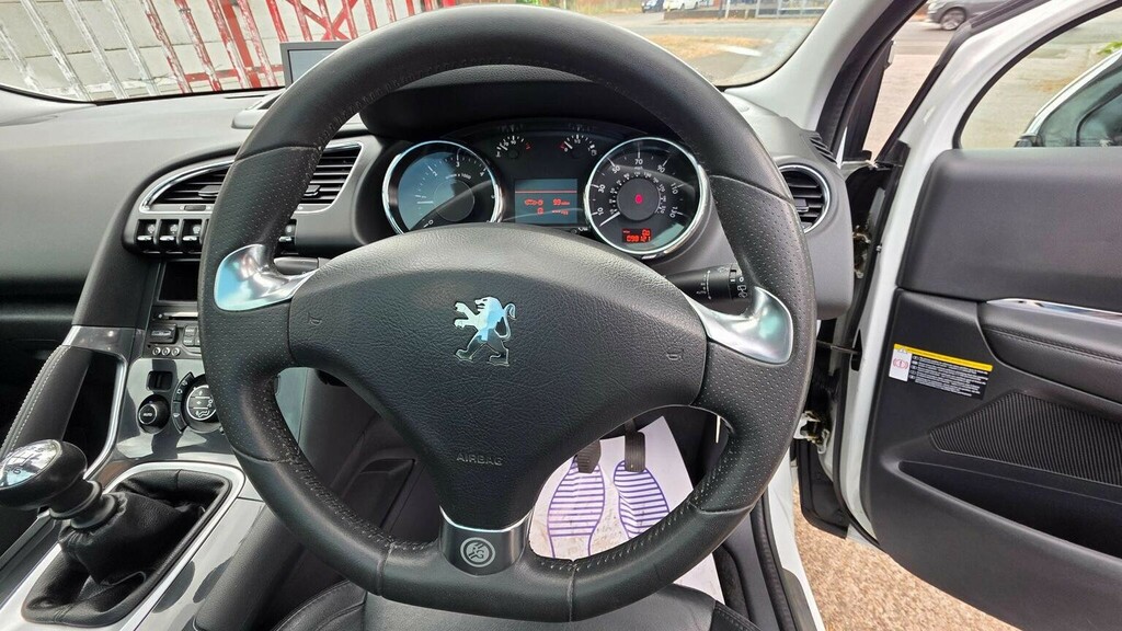 Peugeot 3008 Hatchback Black #29
