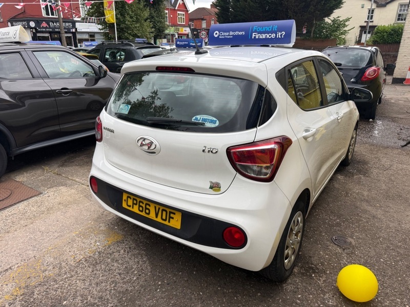 Hyundai I10 Se White #4
