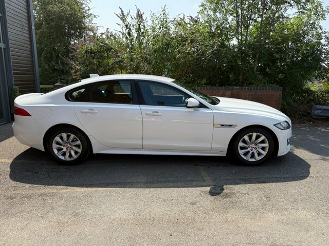 Jaguar XF 2.0D R-sport Saloon Euro 6 S S White #2