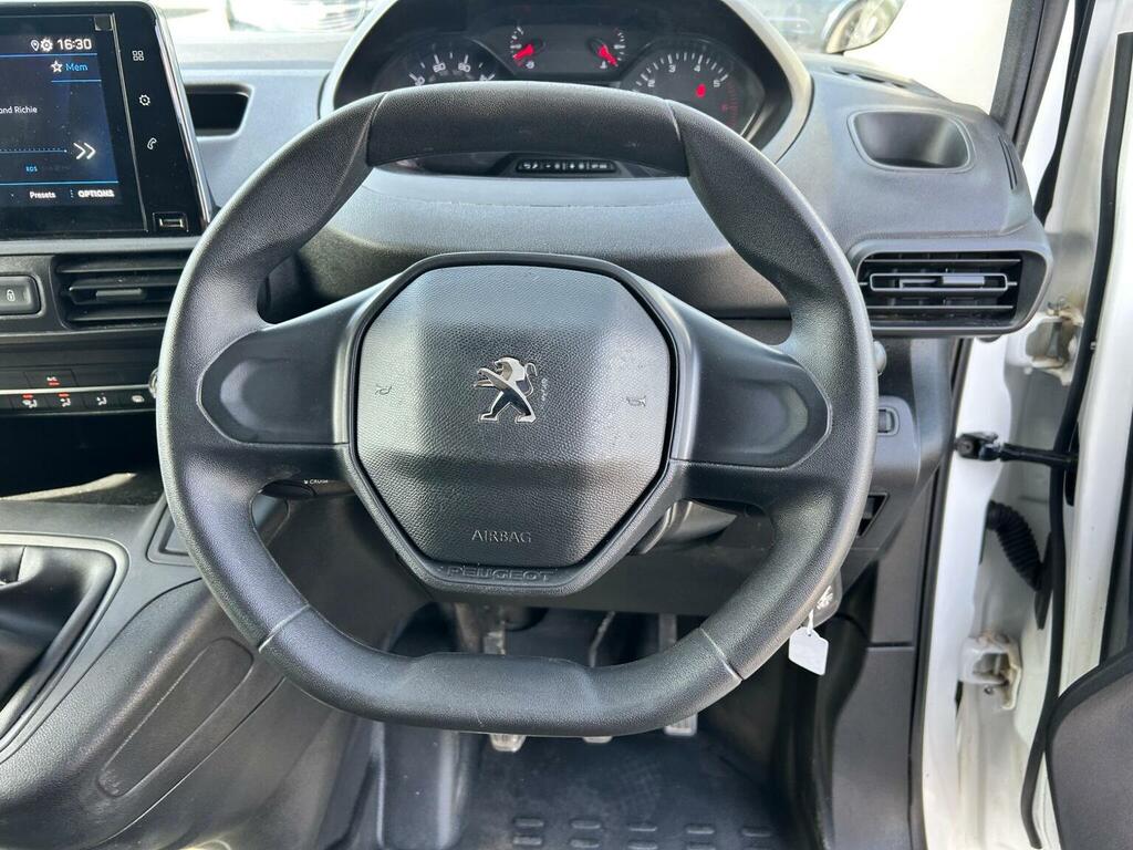 Peugeot Partner White #15
