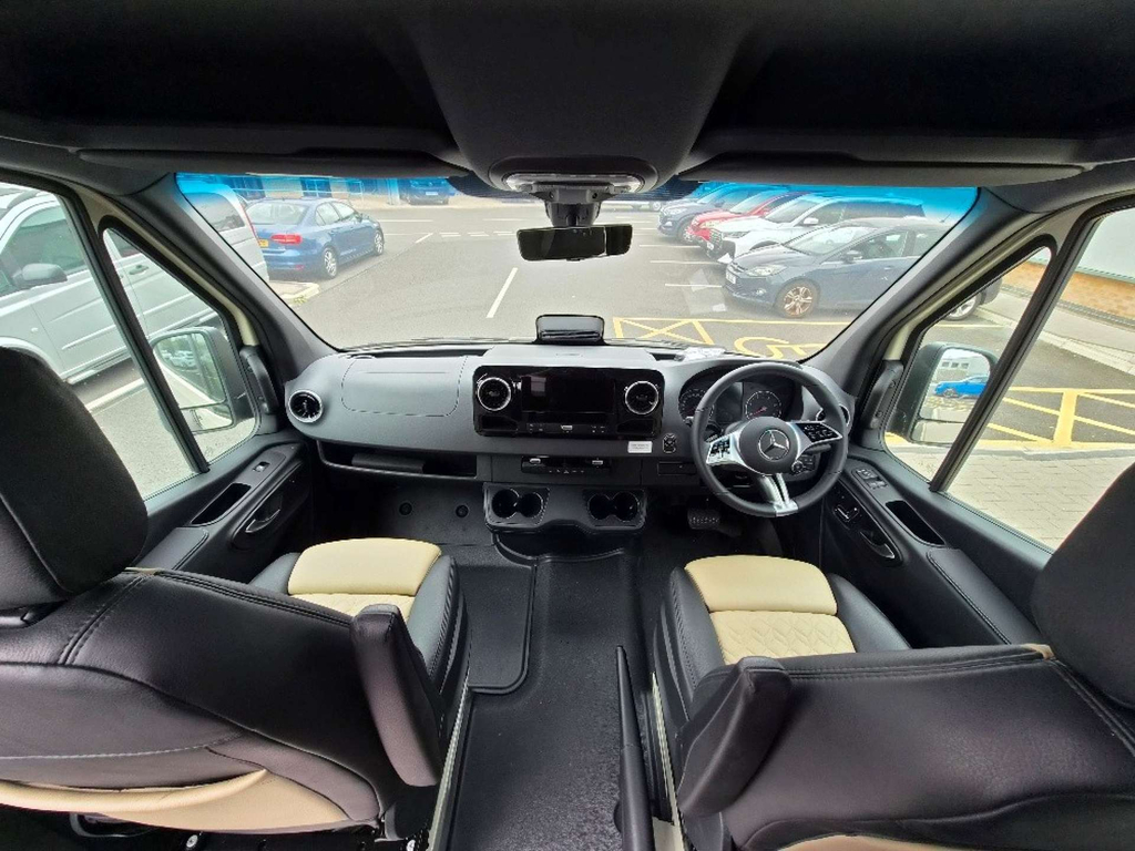 Mercedes-Benz Sprinter 319 Professional Cdi 4X4 4Wd #2