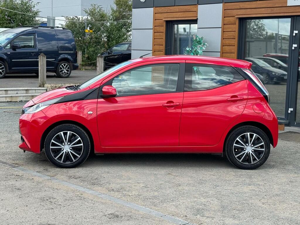 Toyota Aygo 1.0 Vvt-i X-play Euro 6 Red #2