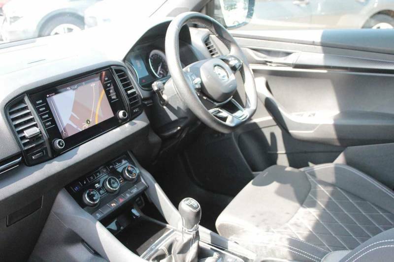 Skoda Karoq 1.5 Tsi Sport Line - 2020 70 NX70WYA Black #2