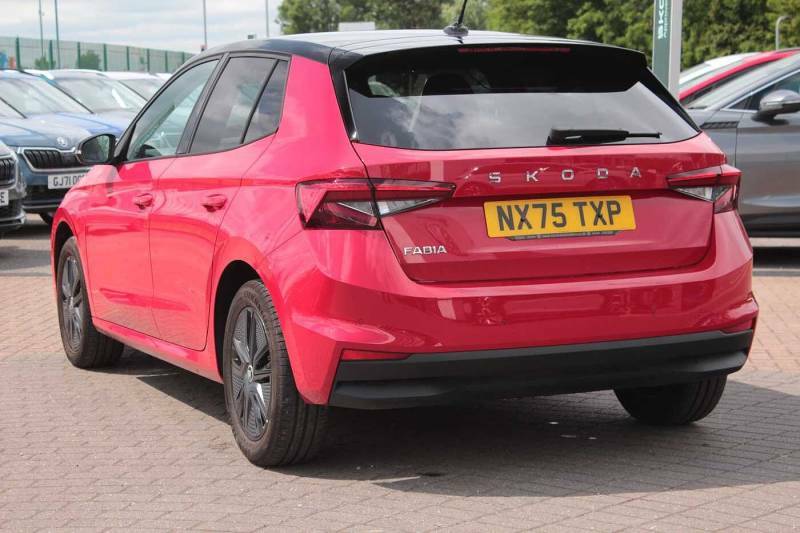 Skoda Fabia 1.0 Mpi 80 Design Edition - 2025 75 NX75TXP Red #3